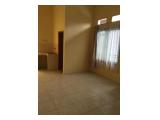 Ruang kamar depan bawah